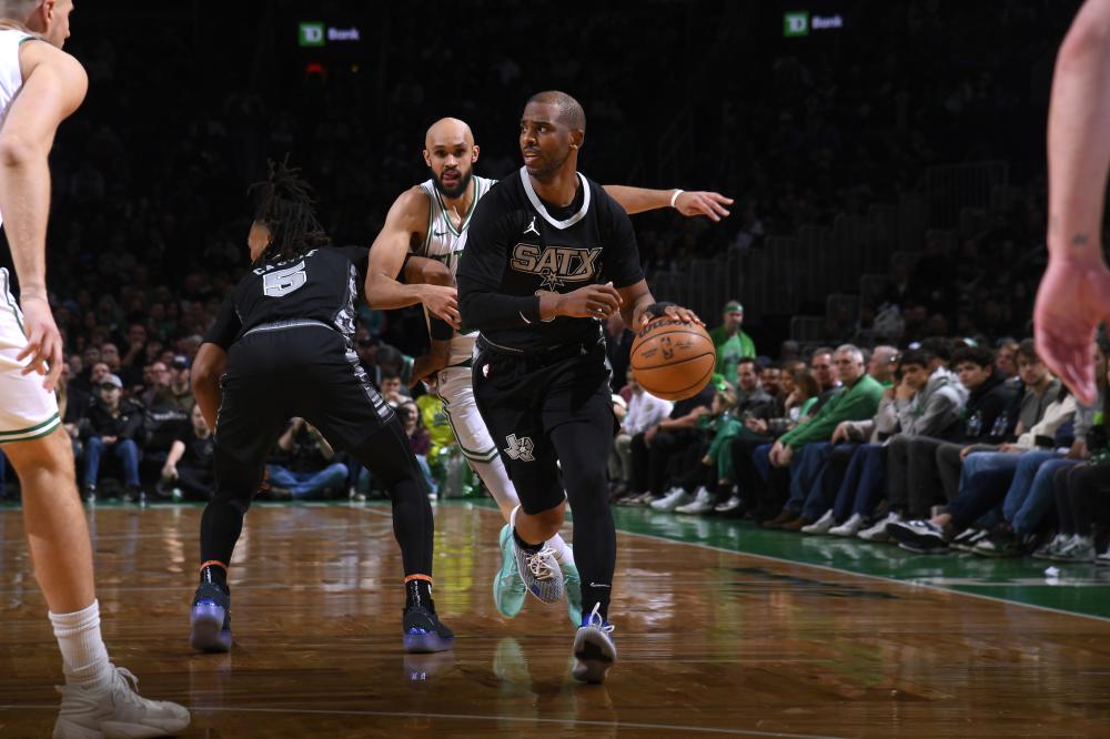 他短暂地用 他短暂地用