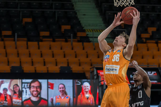 同时利用阿 同时利用阿